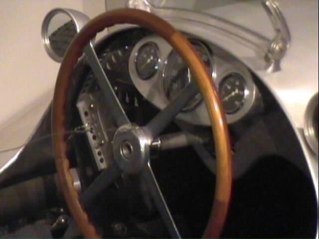 dm64.jpg (37395 bytes)