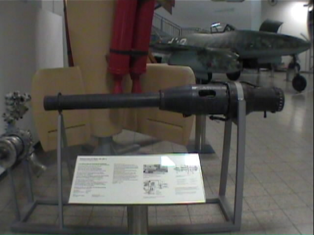 dm40.jpg (36625 bytes)