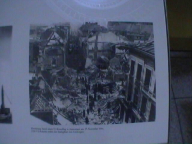 dm112.jpg (36625 bytes)