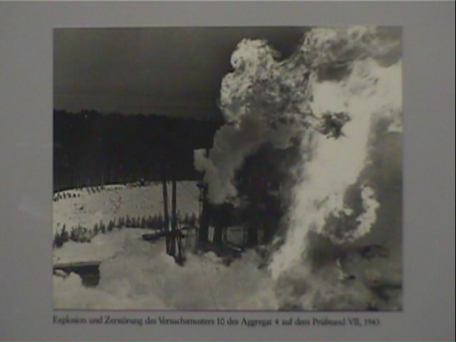 dm182.jpg (36625 bytes)