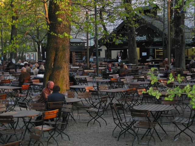 106-0645_img.jpg (37395 bytes)