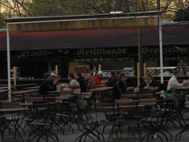 106-0646_img.jpg (35645 bytes)