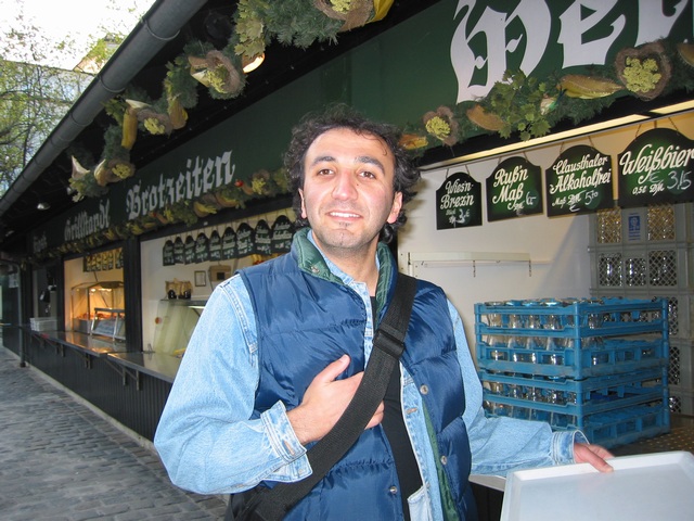 106-0650_img.jpg (37626 bytes)