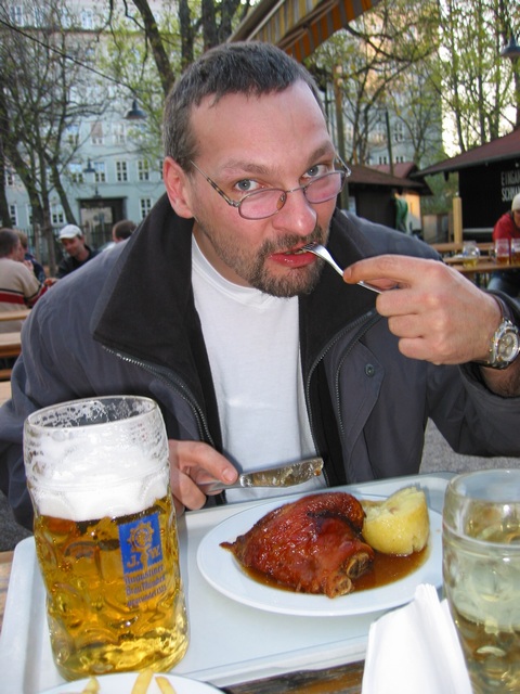 106-0656_img.jpg (36625 bytes)