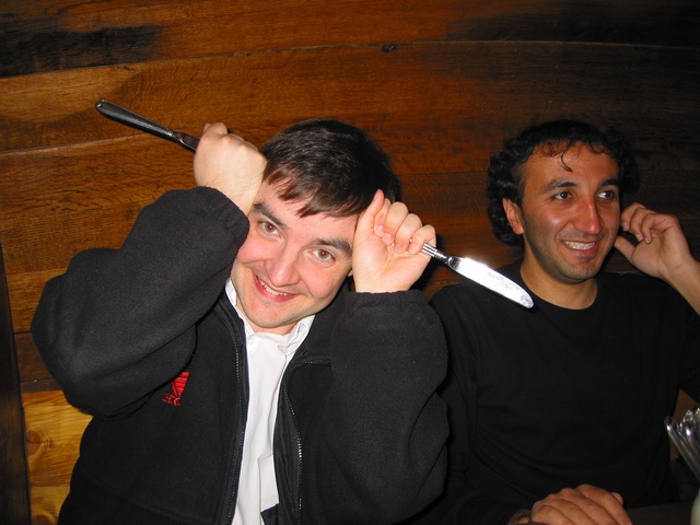 106-0675_img.jpg (37626 bytes)