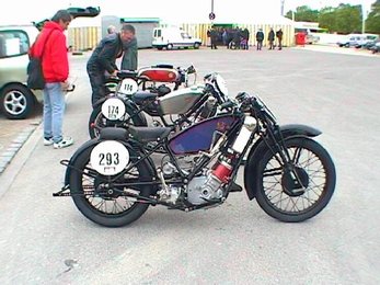 dr2002-001.jpg (37626 bytes)