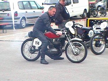 dr2002-003.jpg (35645 bytes)