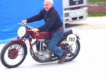 dr2002-010.jpg (36625 bytes)