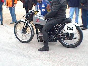 dr2002-008.jpg (35645 bytes)