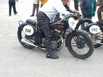 dr2002-014.jpg (36625 bytes)