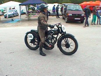 dr2002-021.jpg (37626 bytes)