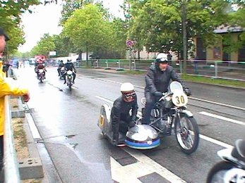 dr2002-042.jpg (37395 bytes)