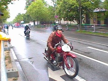 dr2002-043.jpg (35645 bytes)