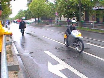 dr2002-044.jpg (36625 bytes)