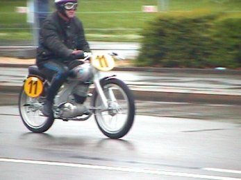 dr2002-049.jpg (36625 bytes)