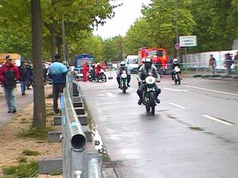 dr2002-051.jpg (37626 bytes)