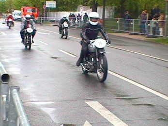 dr2002-053.jpg (35645 bytes)