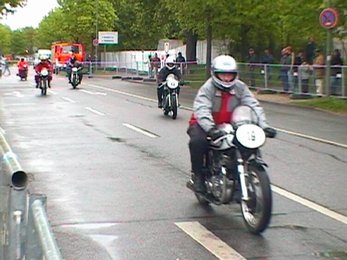 dr2002-054.jpg (36625 bytes)