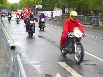 dr2002-055.jpg (36625 bytes)