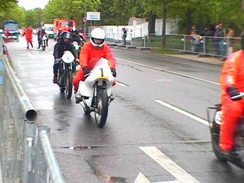 dr2002-057.jpg (37395 bytes)