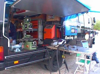 dr2002-069.jpg (36625 bytes)