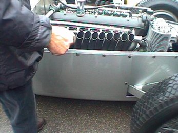 dr2002-074.jpg (36625 bytes)