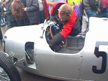 dr2002-076.jpg (37626 bytes)