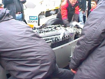 dr2002-079.jpg (36625 bytes)