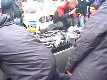 dr2002-079a.jpg (36625 bytes)