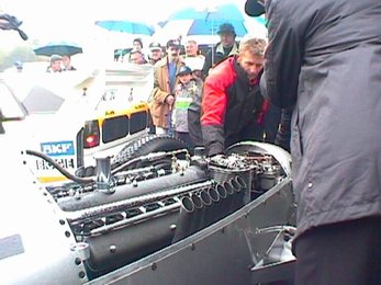 dr2002-082.jpg (37395 bytes)