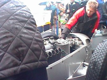 dr2002-084.jpg (36625 bytes)