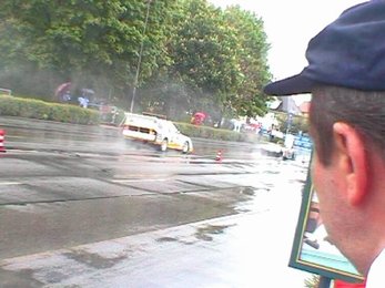 dr2002-098.jpg (35645 bytes)