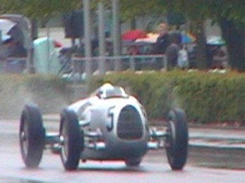 dr2002-100.jpg (36625 bytes)