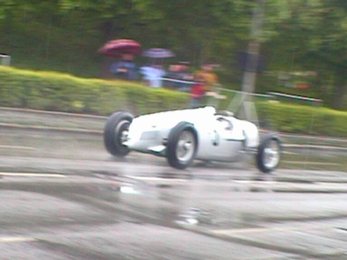 dr2002-102.jpg (37395 bytes)